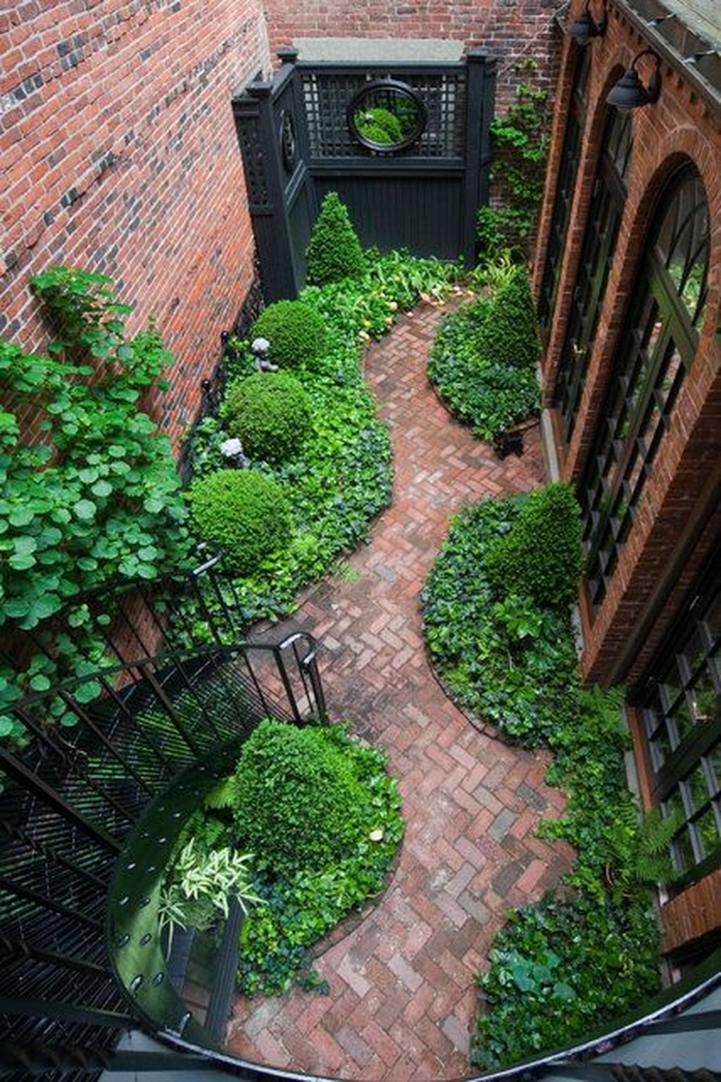 Amazing Small Courtyard Garden Design Ideas 10 PIMPHOMEE
