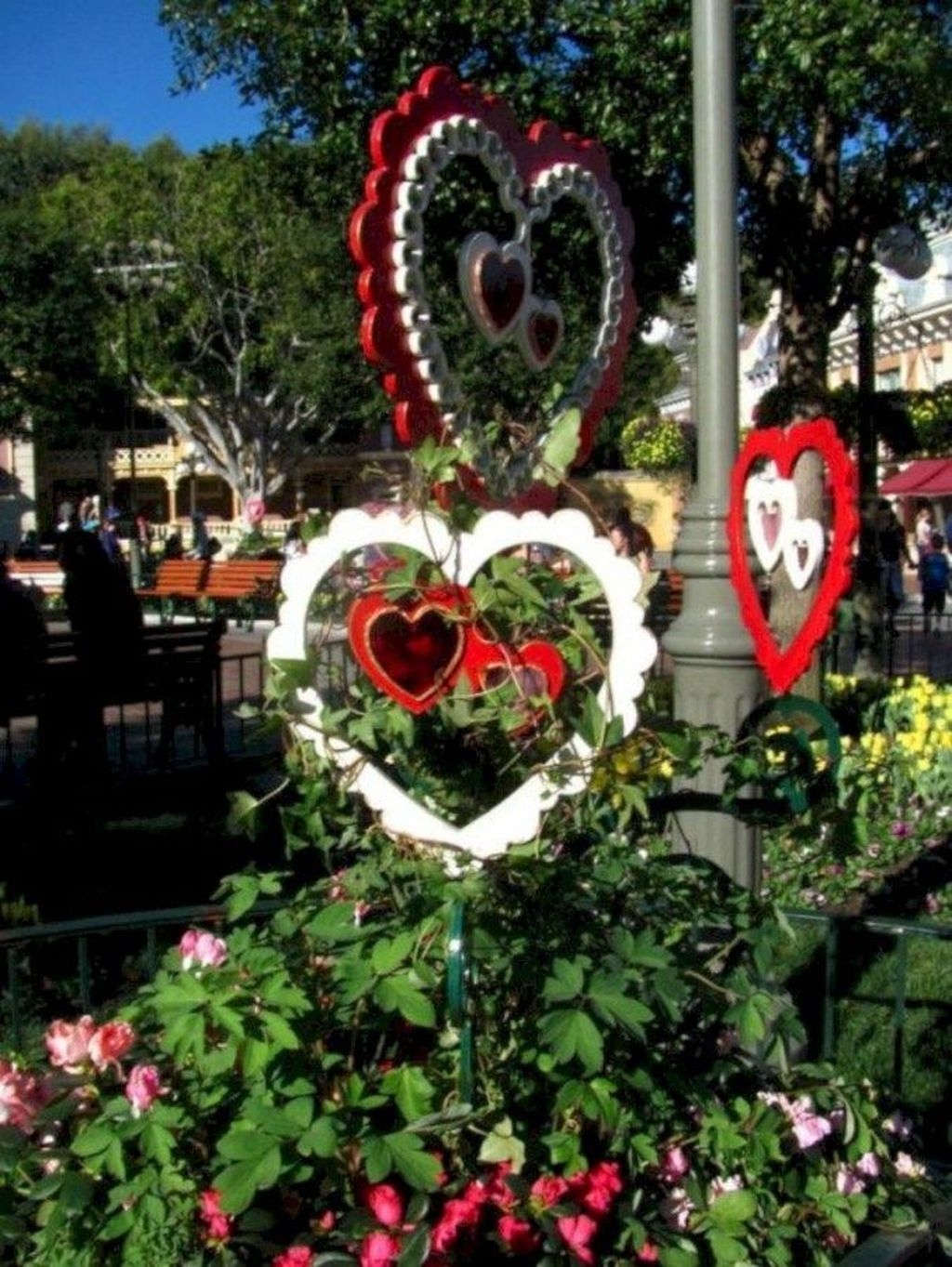 46 Awesome Valentine Outdoor Decorations - PIMPHOMEE