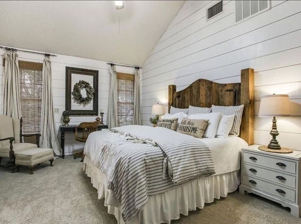 44 Beautiful Modern Farmhouse Master Bedroom Decoration Ideas - PIMPHOMEE