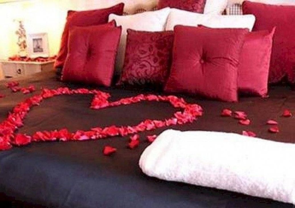 44 Cute And Romantic Valentine Bedroom Decor Ideas Pimphomee