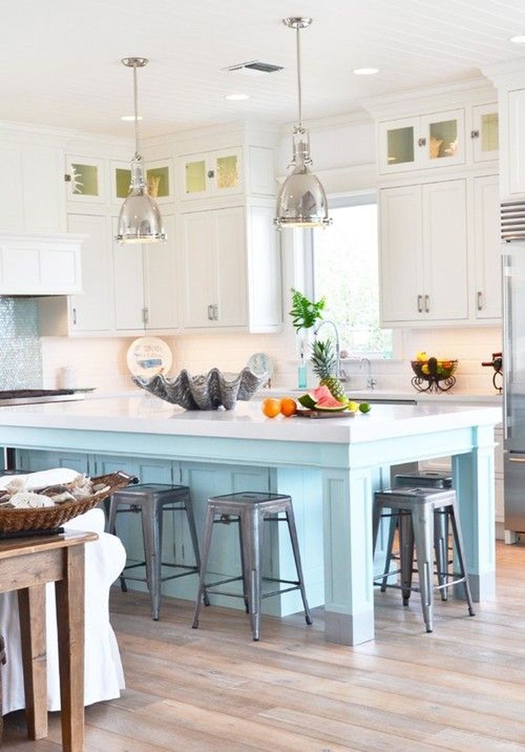 gorgeous-coastal-kitchen-design-ideas-43-pimphomee