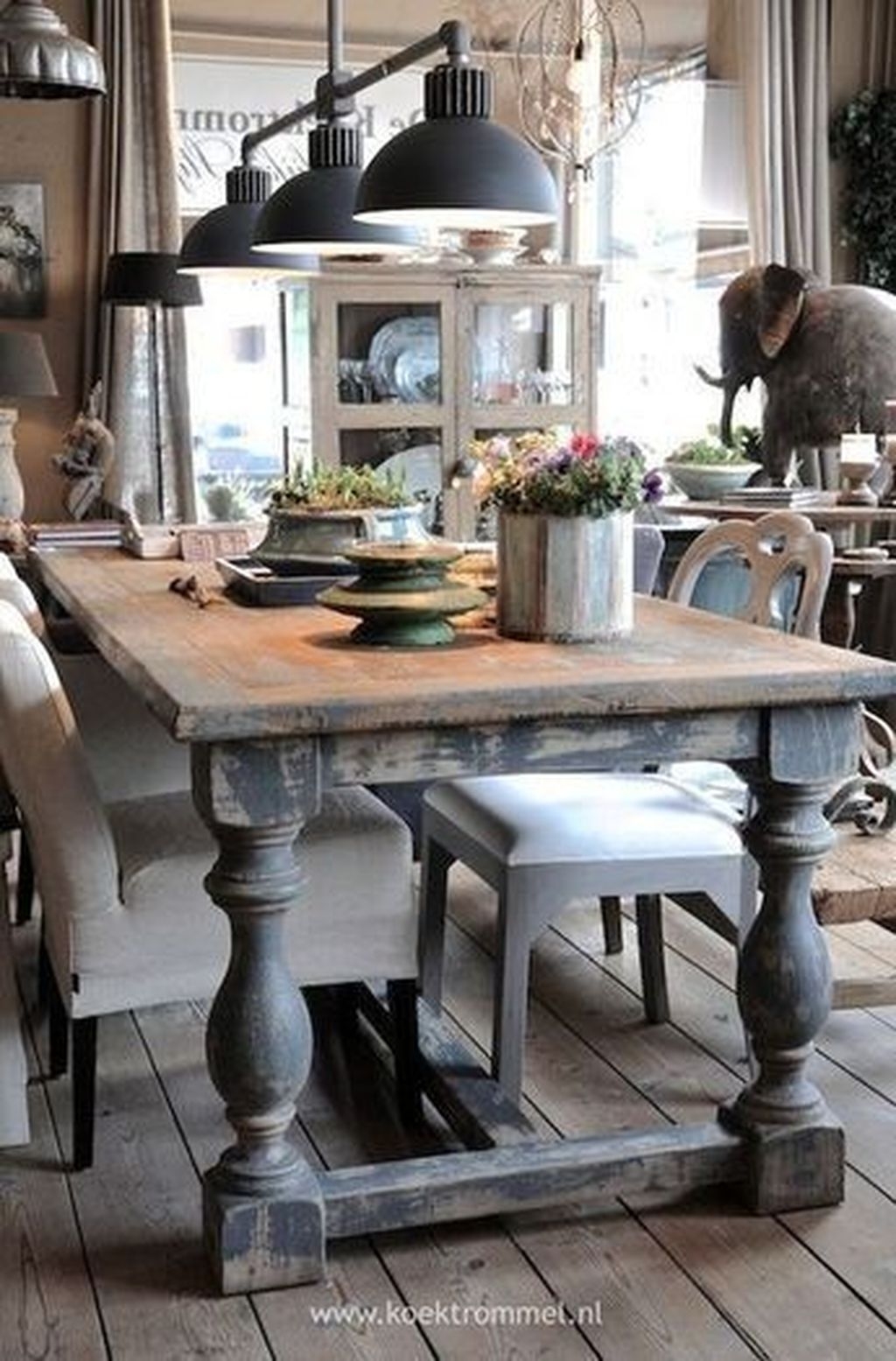 50 Stunning Farmhouse Dining Room Decoration Ideas - PIMPHOMEE