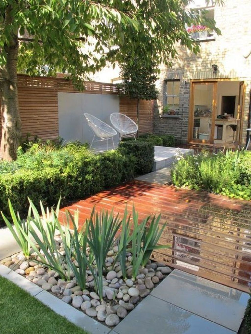 42 Brilliant Small Backyard Design Ideas On A Budget - PIMPHOMEE