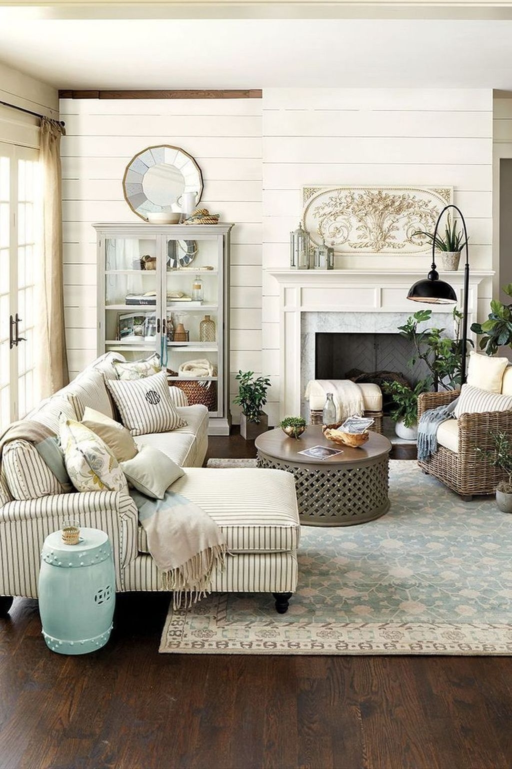 The Best Bohemian Farmhouse Decorating Ideas For Your Living Room 38