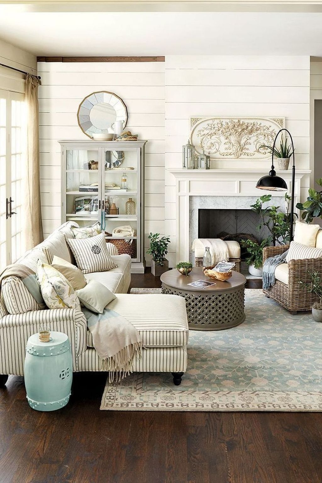 The Best Bohemian Farmhouse Decorating Ideas For Your Living Room 17