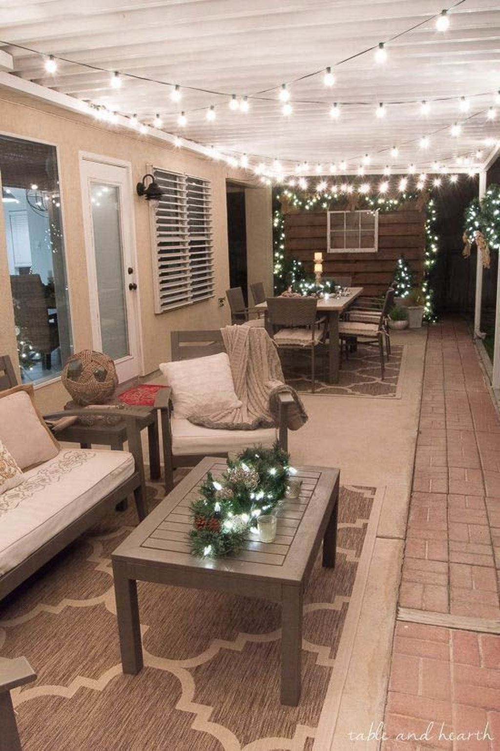 40 Fabulous Christmas Patio Decor Ideas - PIMPHOMEE