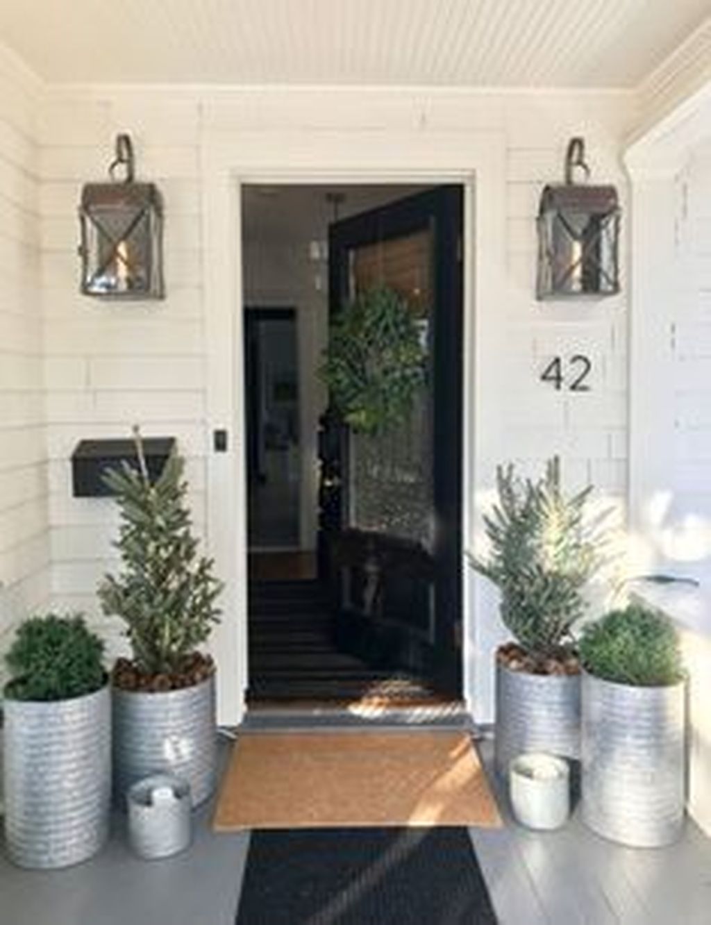 42 Gorgeous Winter Porch Decor Ideas - PIMPHOMEE