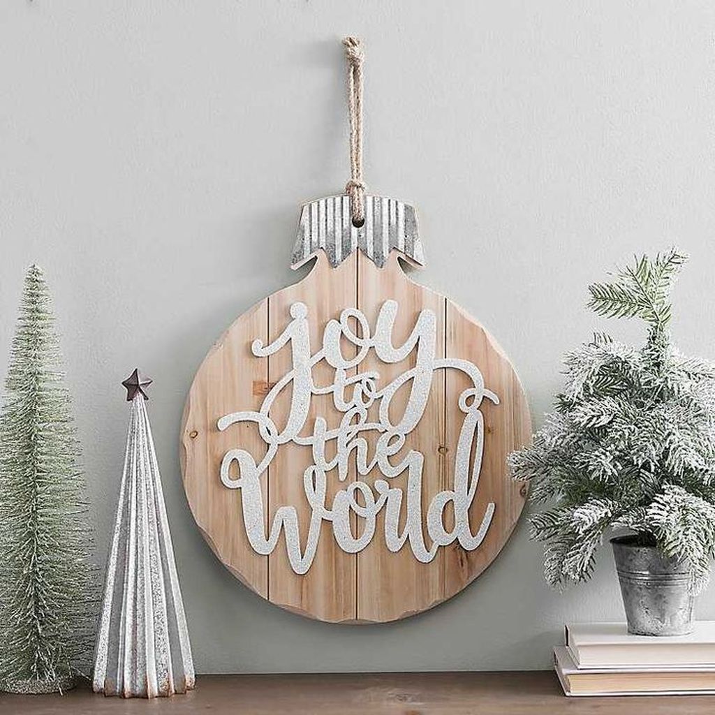44 Lovely Christmas Wall Decor Ideas For Your Homes - PIMPHOMEE