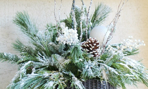 Perfect Outdoor Winter Planters Ideas 13 - PIMPHOMEE