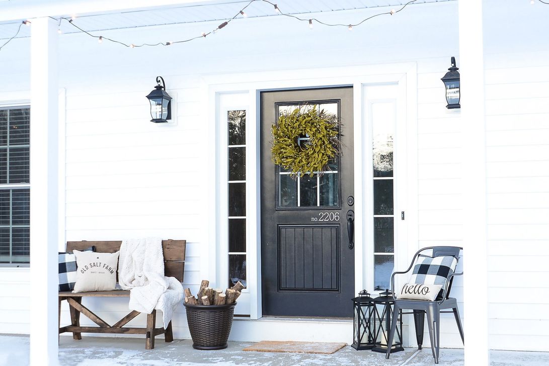 Popular Rustic Winter Porch Decoration Ideas 46