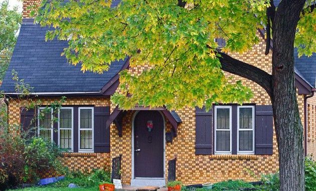 Awesome Yellow Brick House Exterior Design Ideas 24