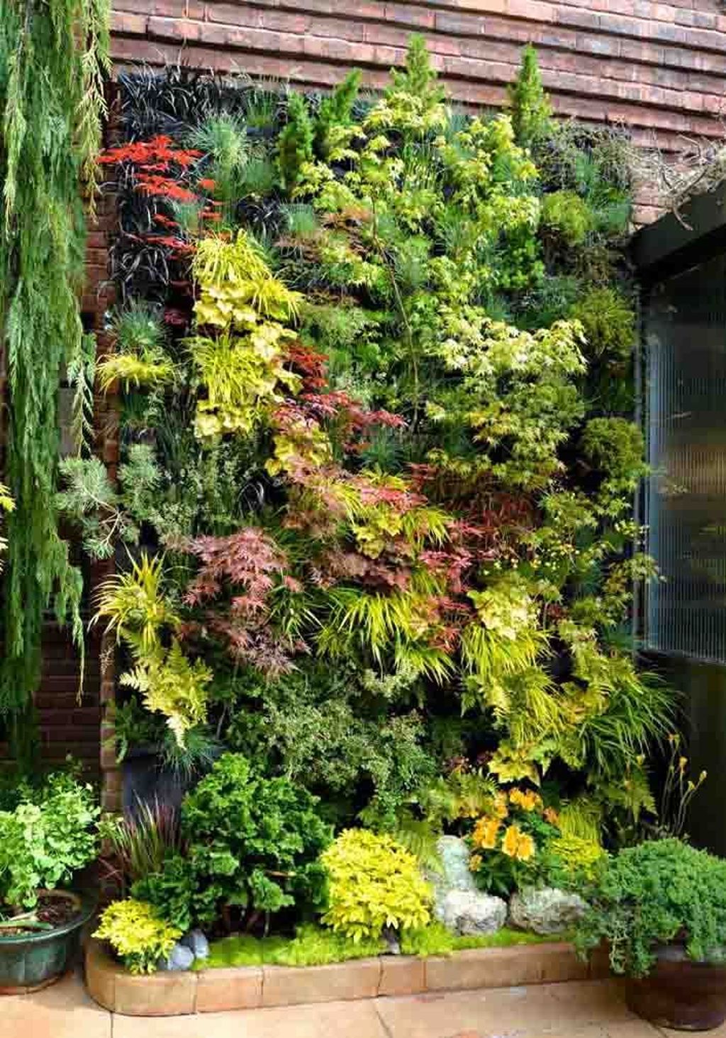 Popular Vertical Garden Wall For Outdoors Decor 25