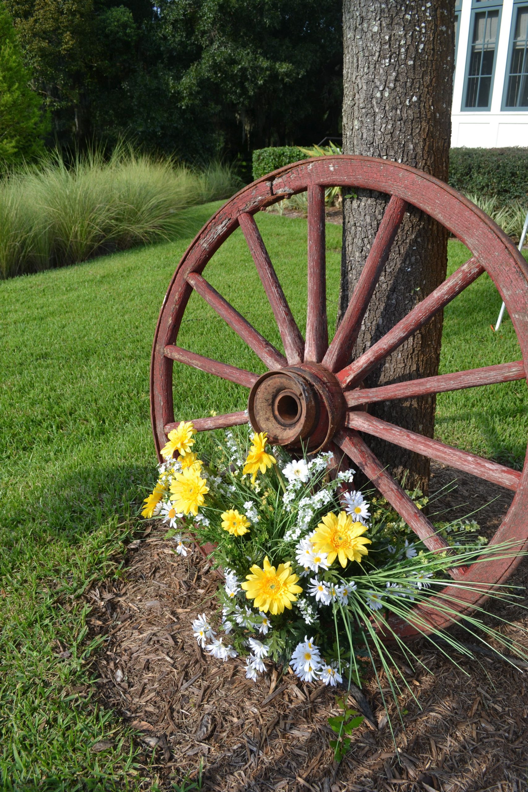 Wagon Wheel Garden Decor