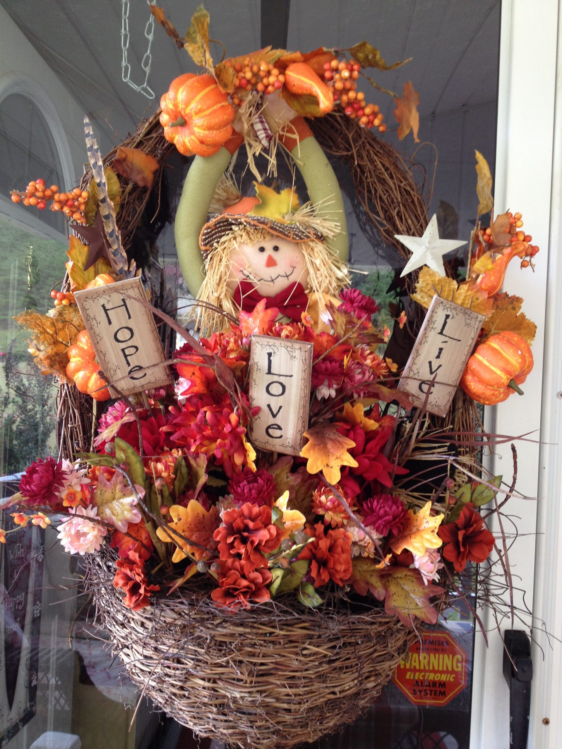 20+ Fall Basket Decorating Ideas - PIMPHOMEE